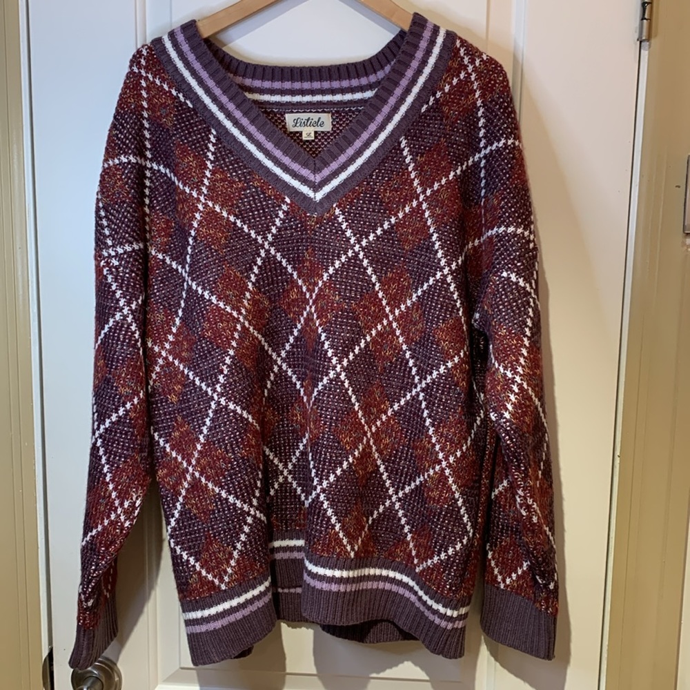 LISTICLE. Mauve/Red Sweater. V-Neck. Argyle pattern on front.Warm &‎ Cozy…